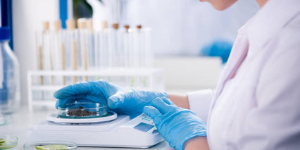allergy to nitrile gloves symptoms