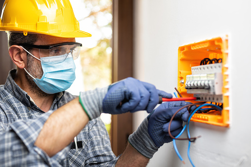 Best Disposable Gloves for Electrical Work —